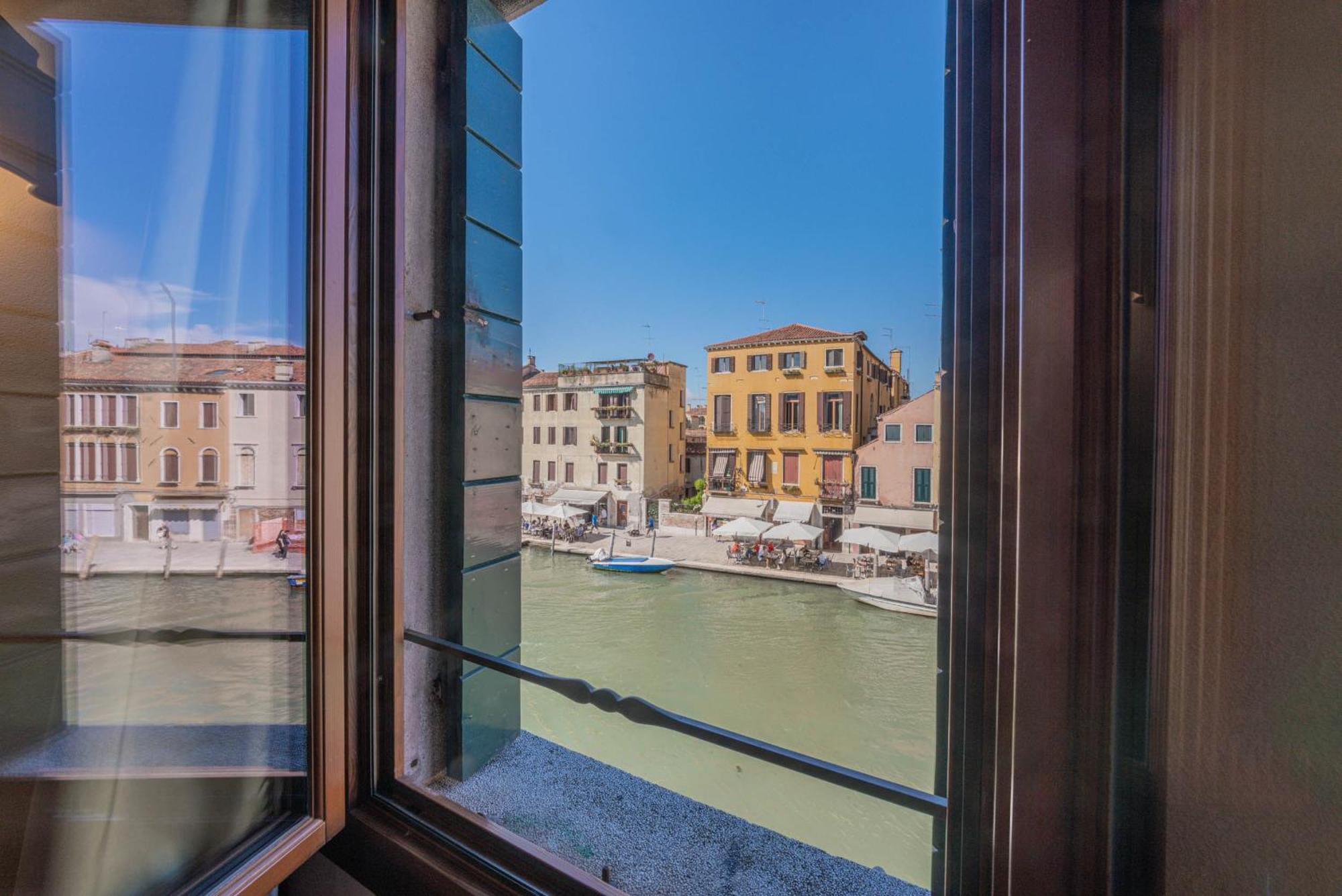 Casa Virginia Direct At The Canal Cannaregio With Own Roof Terrace Венеція Екстер'єр фото